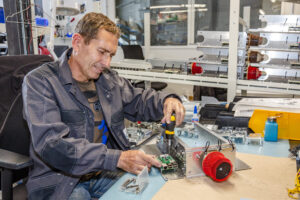 apf entreprises 34 activite industrie cablage assemblage equipements complexes